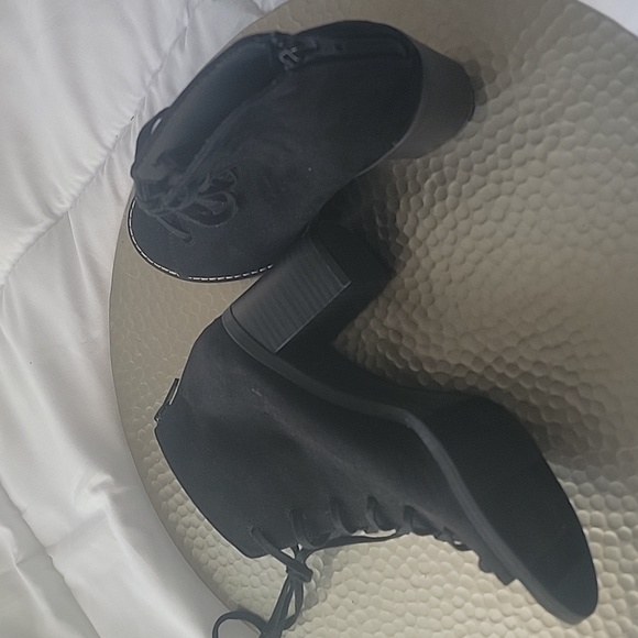 Old Navy Chunky heels, Sz. 6, black - Picture 2 of 5